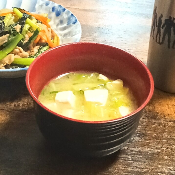 今日も簡単!キャベツとお豆腐のお味噌汁
